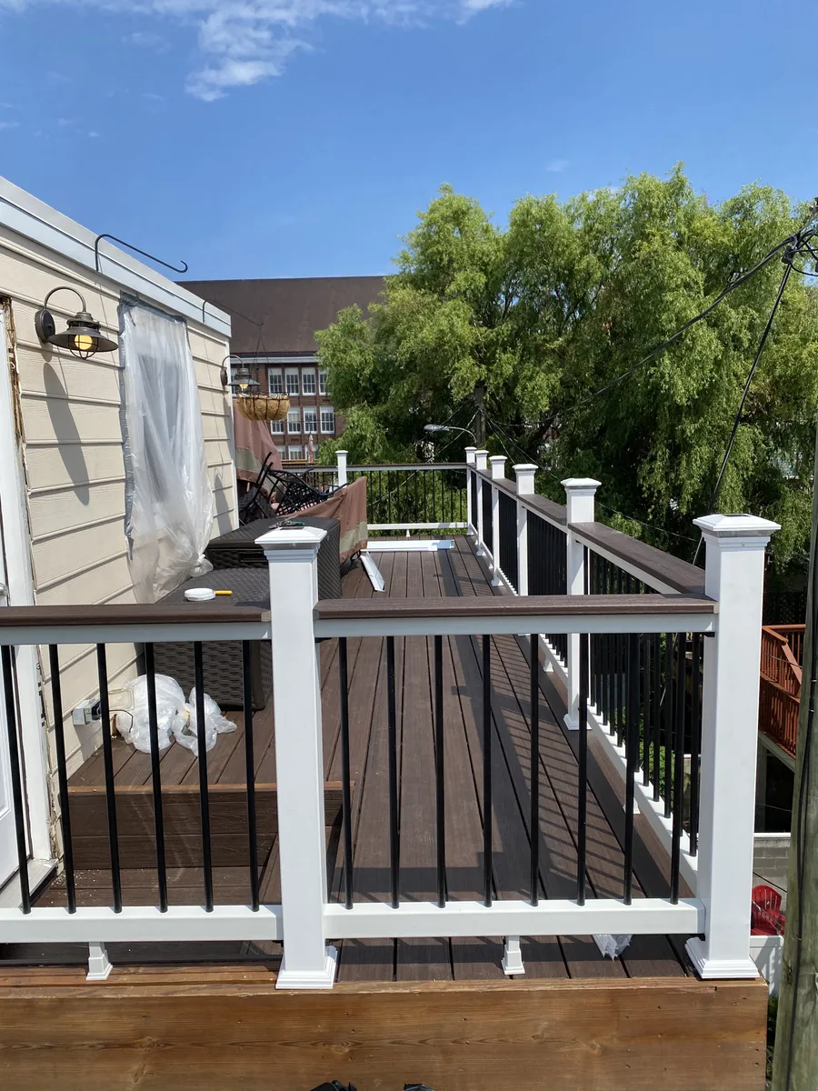 Composite deck with black balusters and white posts